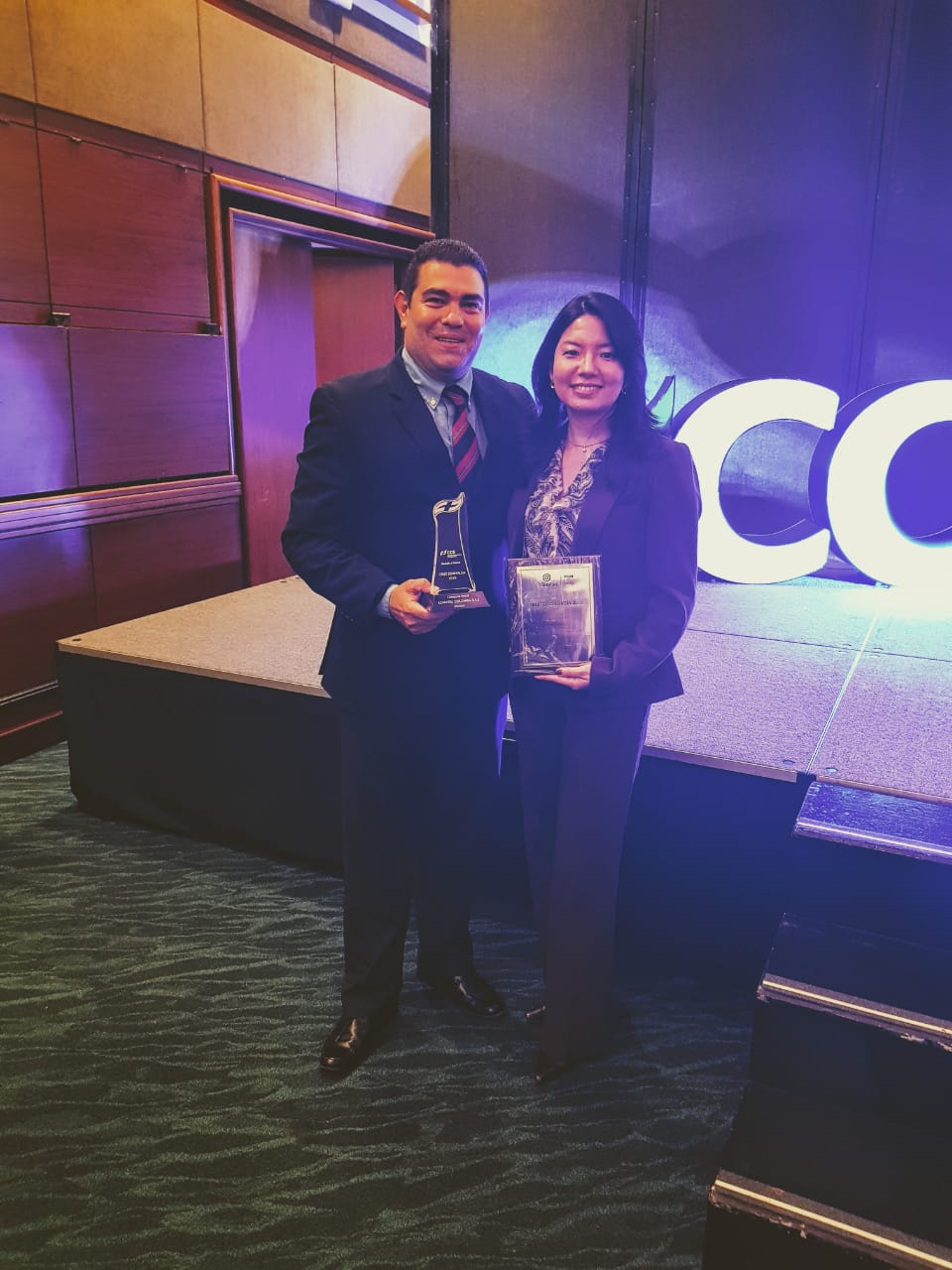 Komatsu Colombia recibió la Medalla al Mérito Cruz Esmeralda