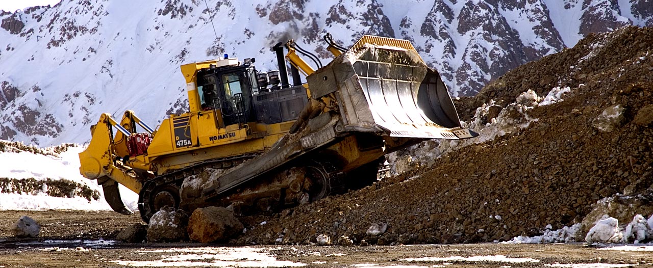 El bulldozer tiene la capacidad de arrastrar una gran cantidad de tierra - Komatsu Colombia