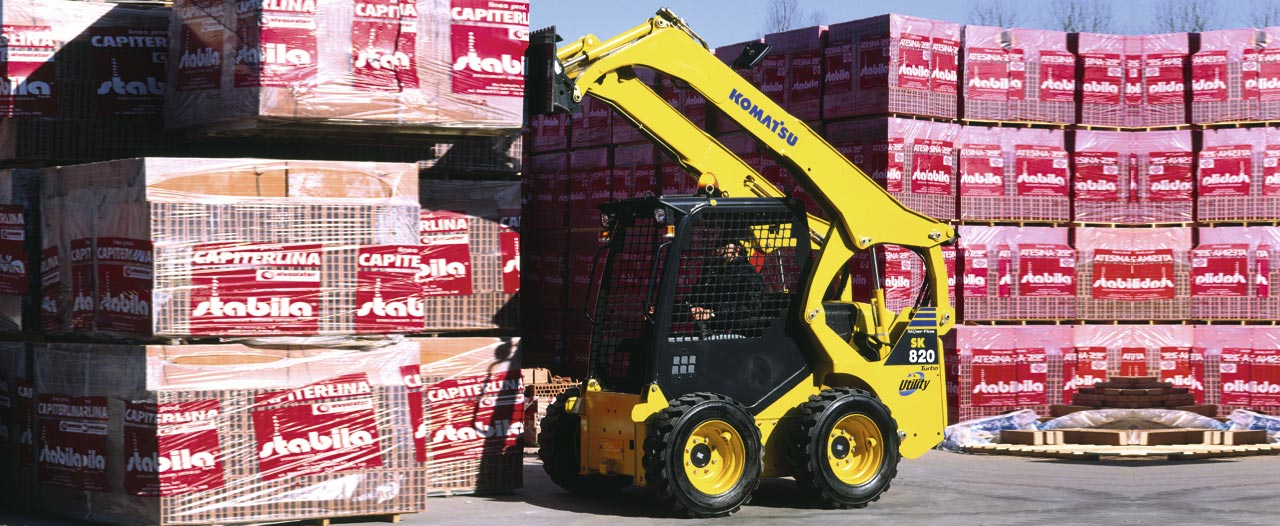 El minicargador es una de las máquinas pesadas más fáciles de operar - Komatsu Colombia