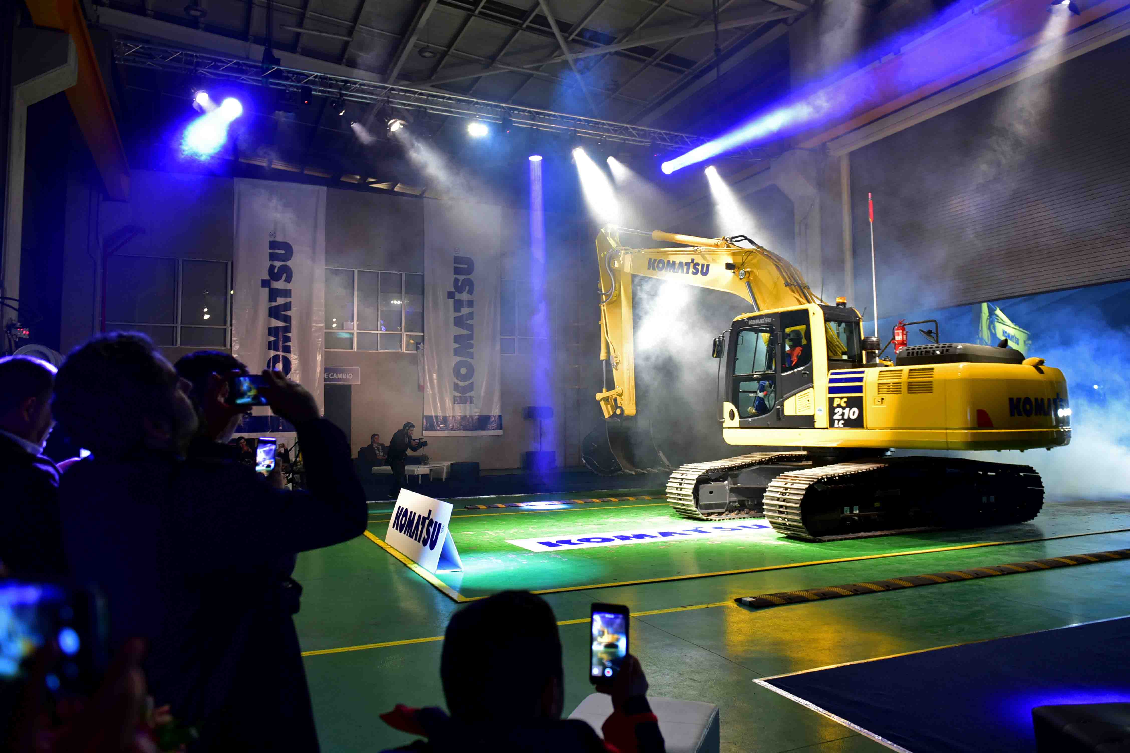 Lanzamiento PC210LC-10M0 en Santiago: Komatsu presenta nueva versión de su excavadora ícono