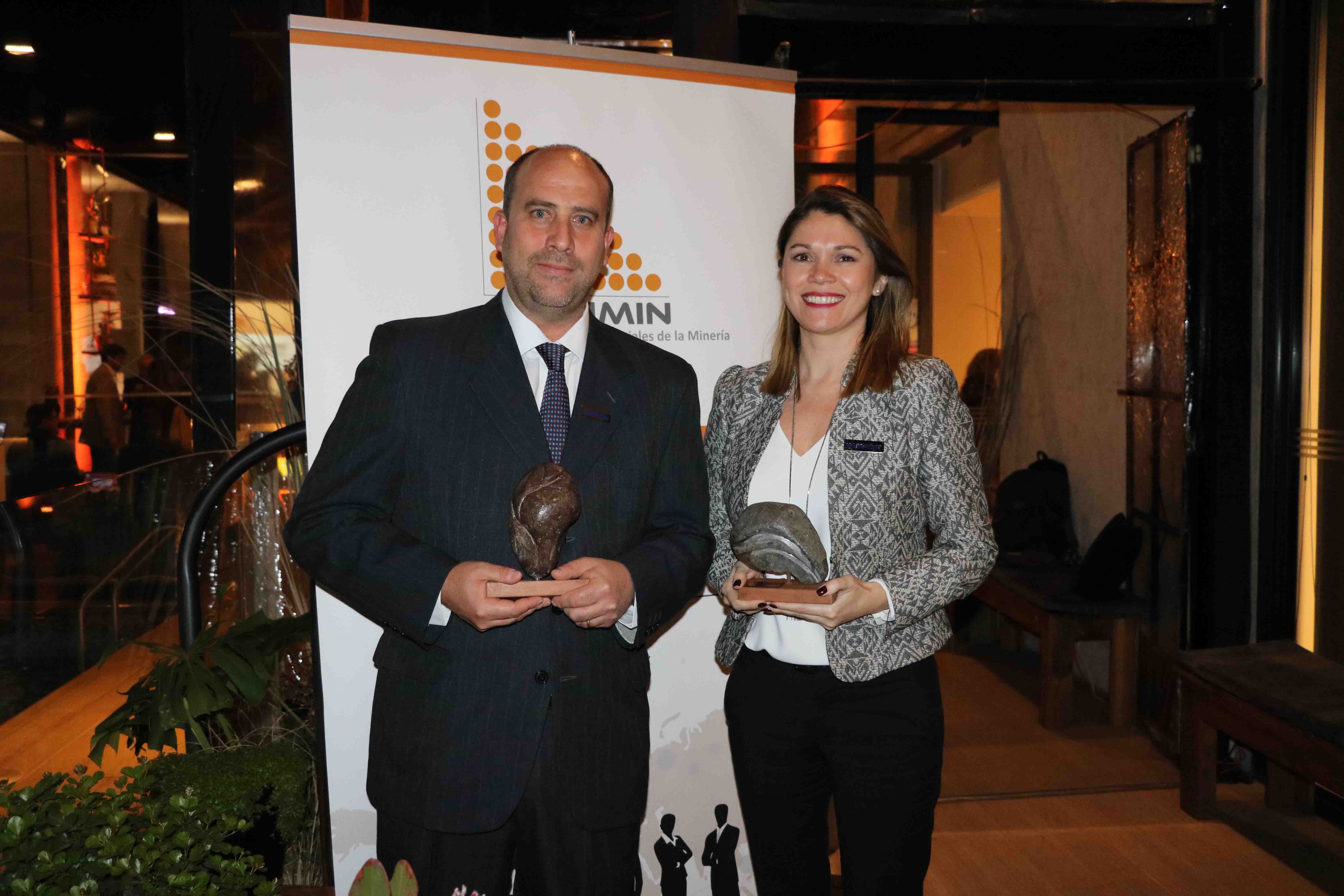 Komatsu Chile recibió dos importantes reconocimientos en ranking Phibrand 2019