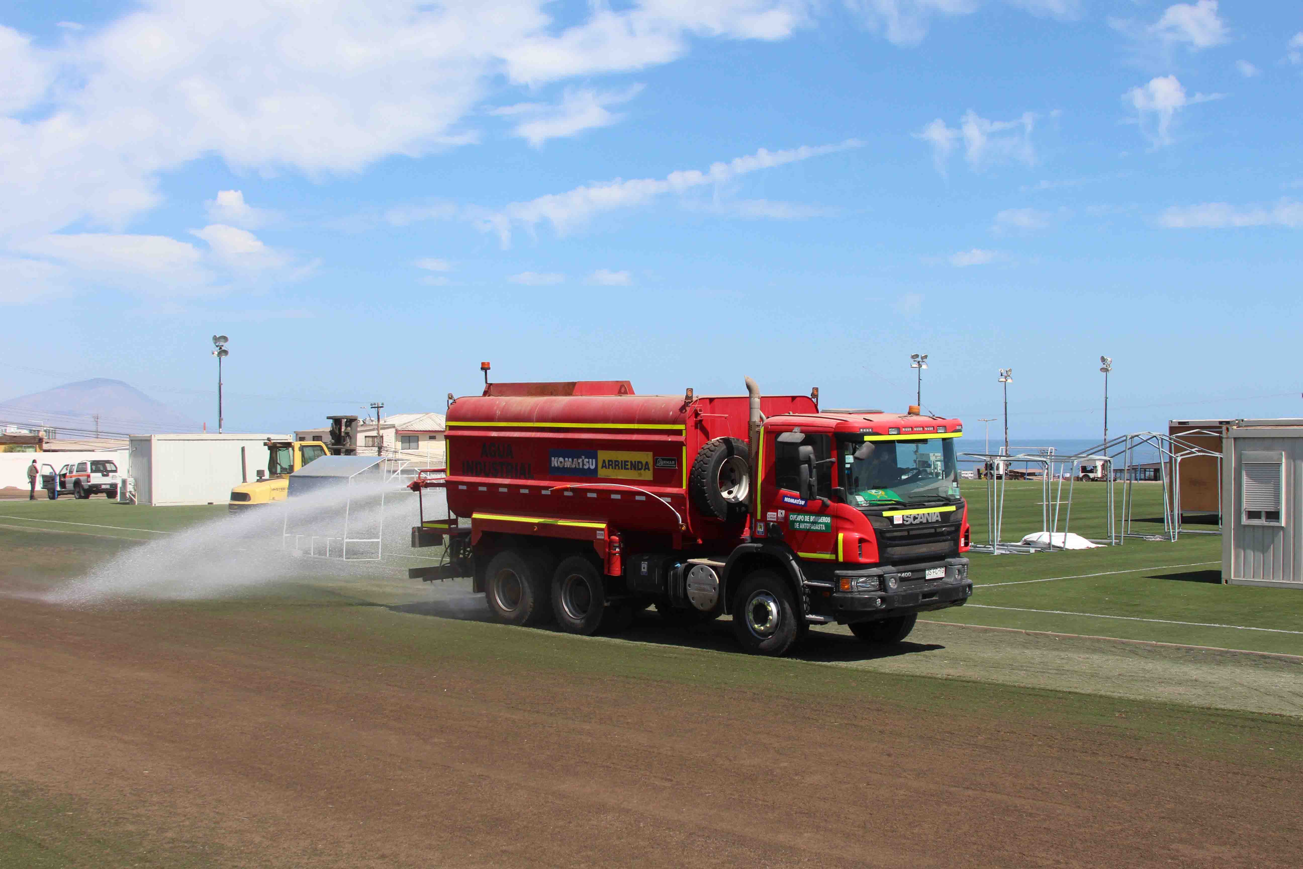 Komatsu Cummins e Intendencia sanitizaron Hospital de Campaña de Antofagasta para reducir riesgo de Covid-19