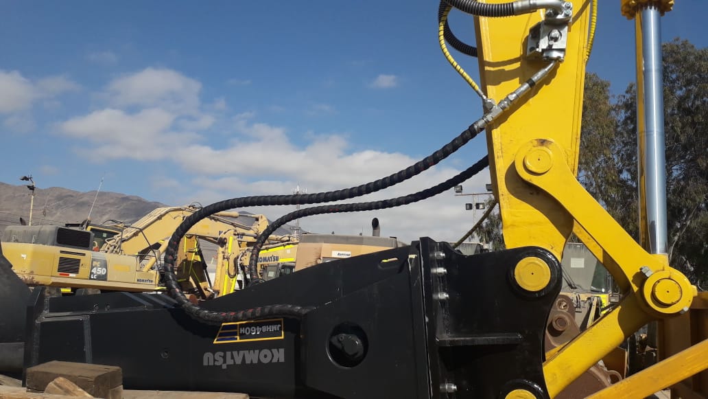 Komatsu concretó la venta del primer martillo Montabert en Chile