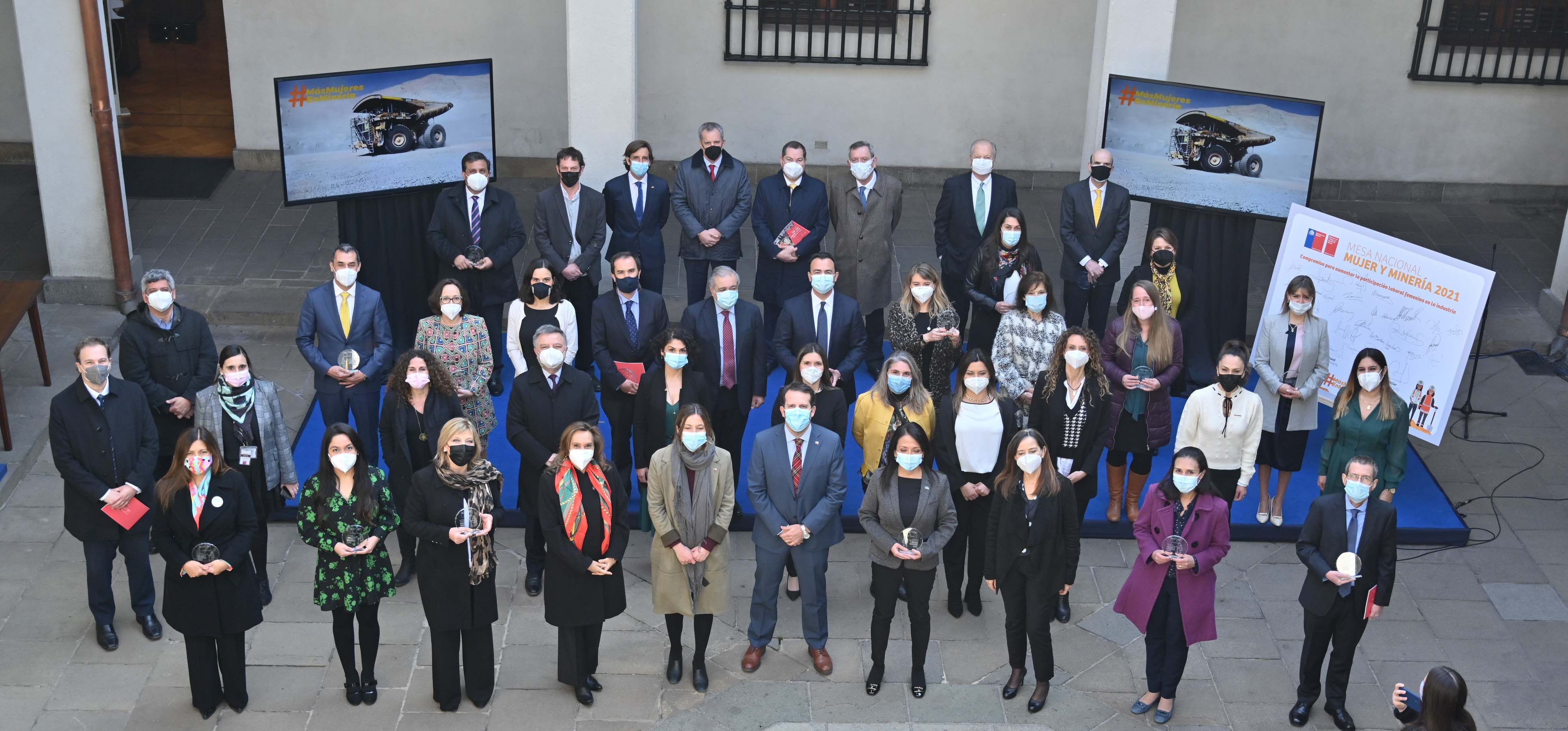 Grupo Komatsu Cummins firma compromiso nacional para seguir impulsando la incorporación femenina en la industria minera