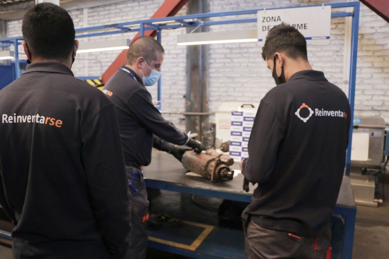 Fundación Reinventarse implementa ambicioso programa laboral para apoyar tempranamente a jóvenes de centros provisorios de SENAME