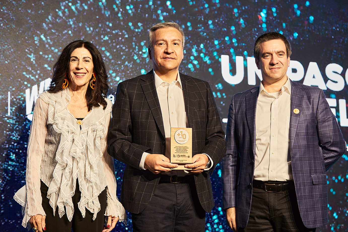 Acción Empresas cumple 25 años y reconoce el compromiso de Komatsu Cummins