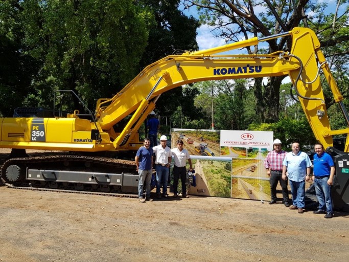 Heisecke S.A. adquiere la primera excavadora Komatsu